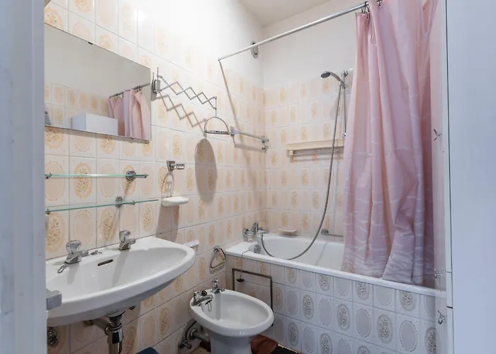 Lecomte - The Shoreline Pearl 7 * Ostend